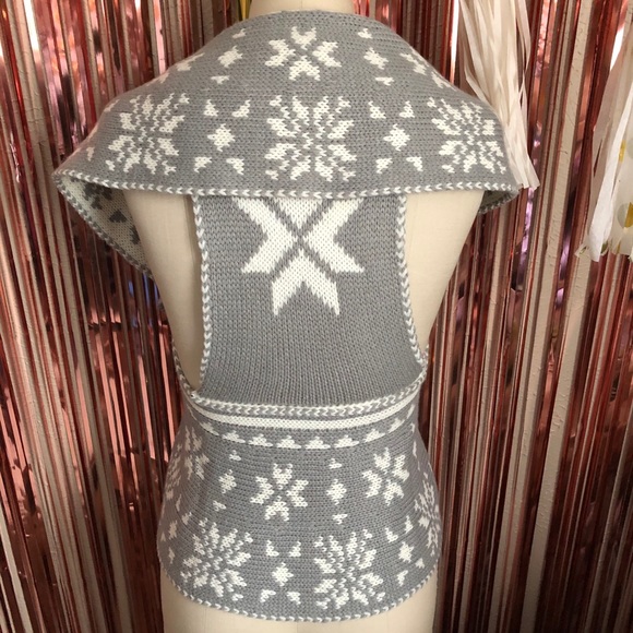 Grey White Sweater Vest - Picture 3 of 6